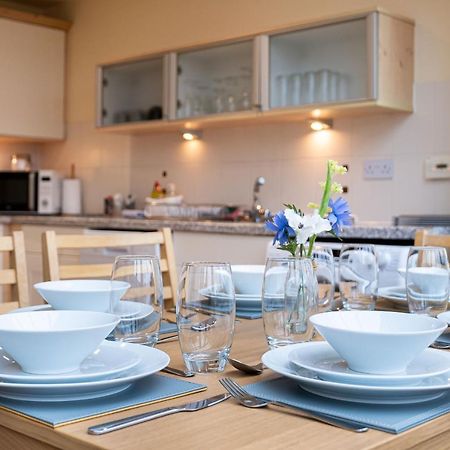 4 Bedroom Townhouse In Stirling Bagian luar foto