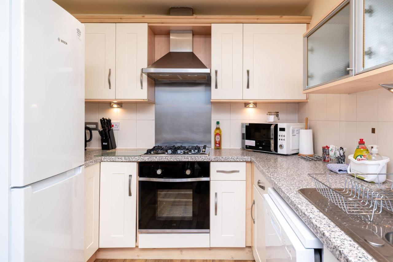 4 Bedroom Townhouse In Stirling Bagian luar foto