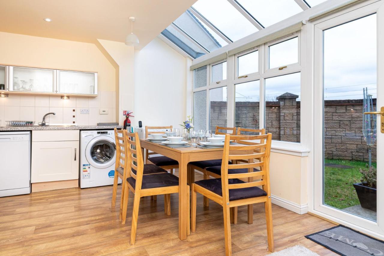 4 Bedroom Townhouse In Stirling Bagian luar foto