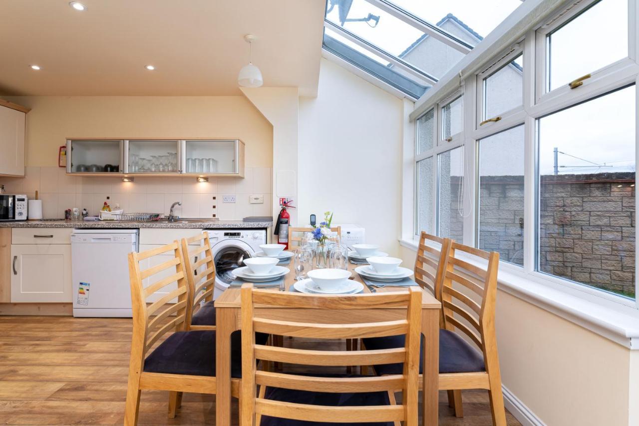4 Bedroom Townhouse In Stirling Bagian luar foto