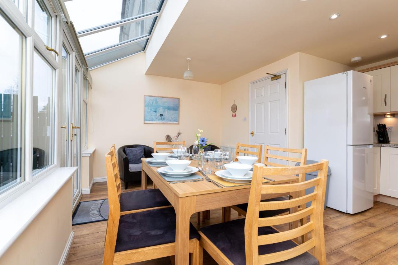 4 Bedroom Townhouse In Stirling Bagian luar foto