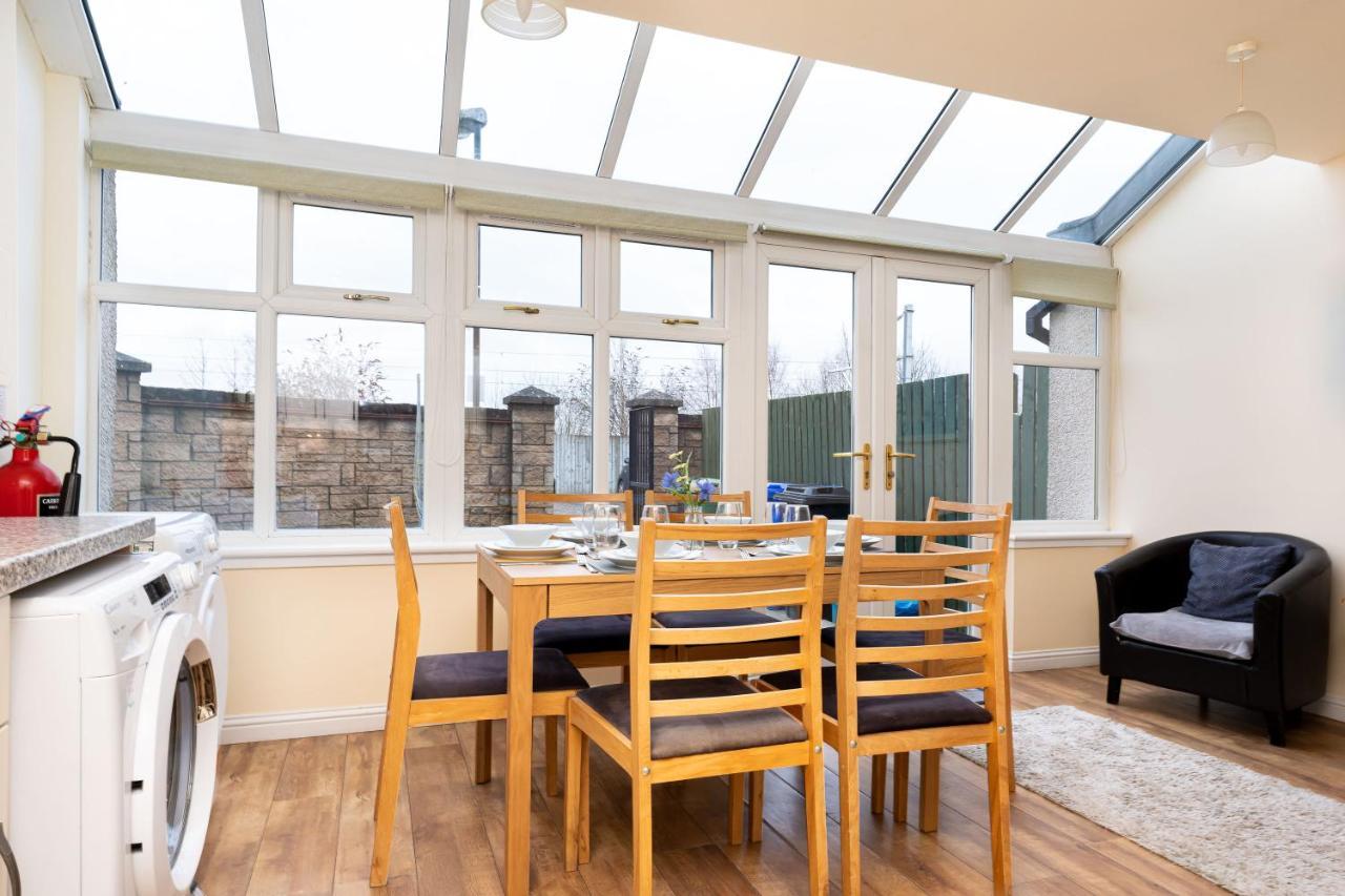 4 Bedroom Townhouse In Stirling Bagian luar foto