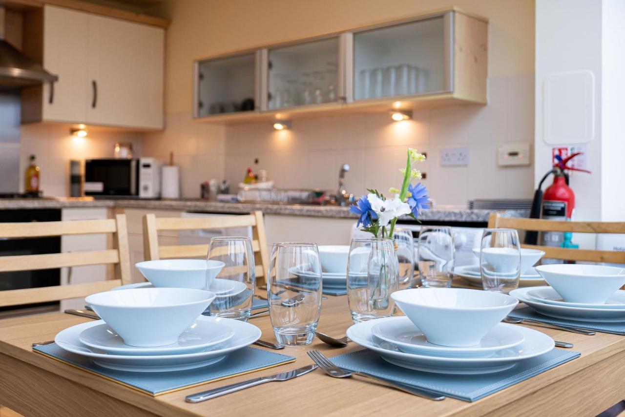 4 Bedroom Townhouse In Stirling Bagian luar foto