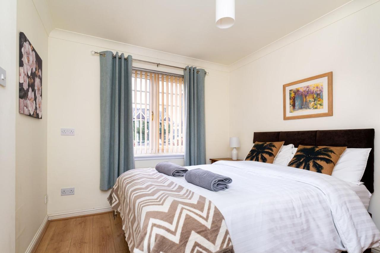 4 Bedroom Townhouse In Stirling Bagian luar foto