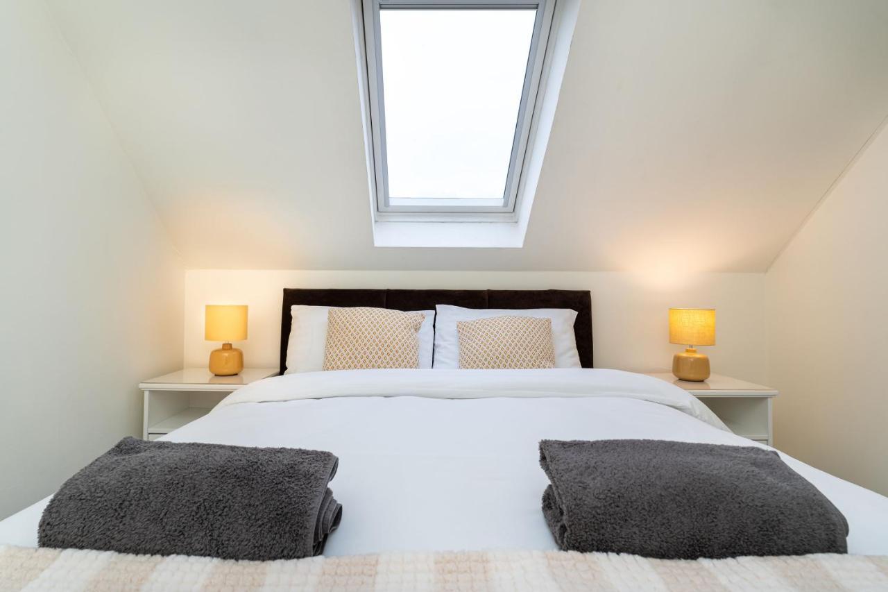 4 Bedroom Townhouse In Stirling Bagian luar foto