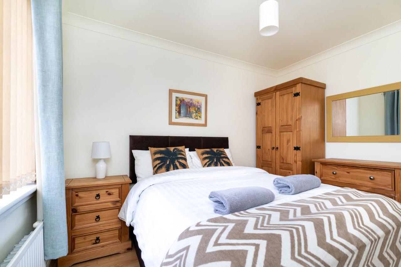 4 Bedroom Townhouse In Stirling Bagian luar foto