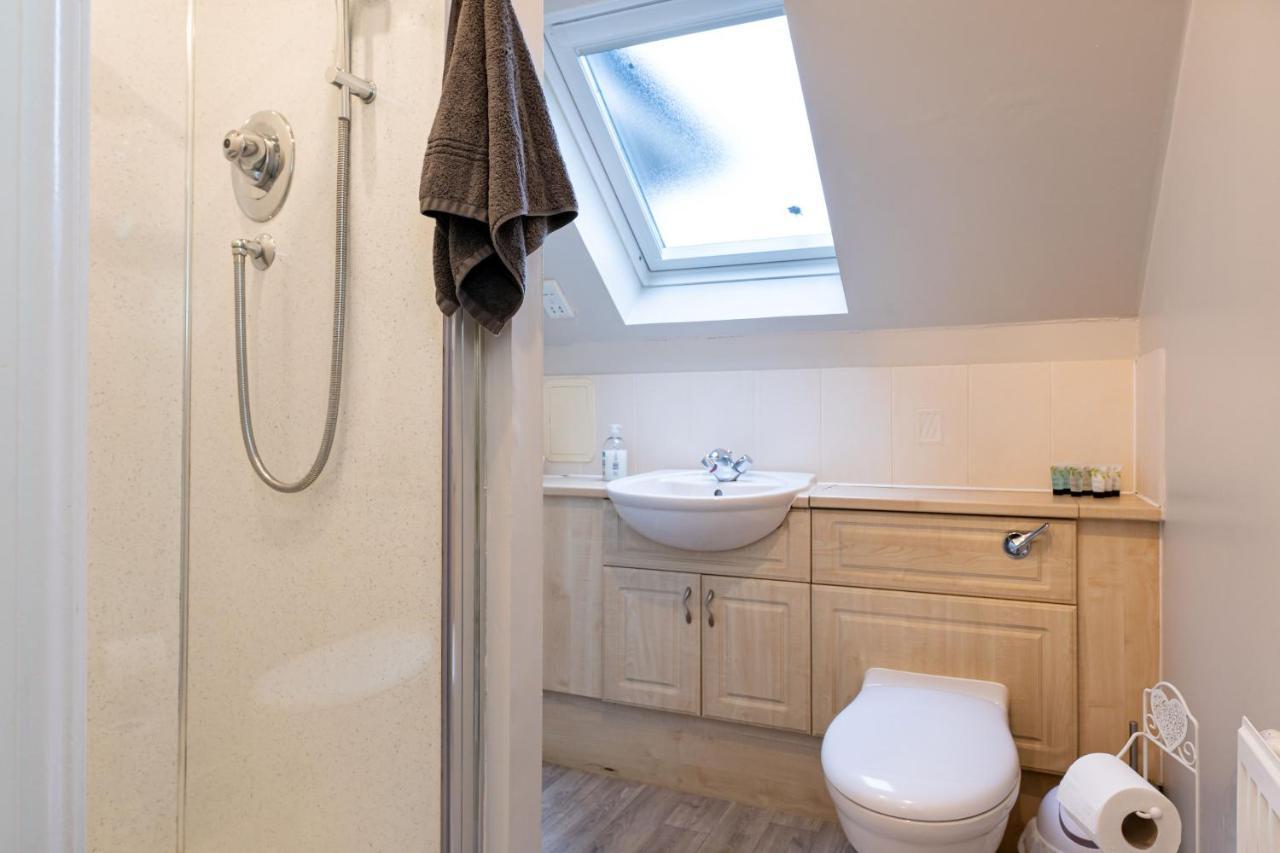 4 Bedroom Townhouse In Stirling Bagian luar foto