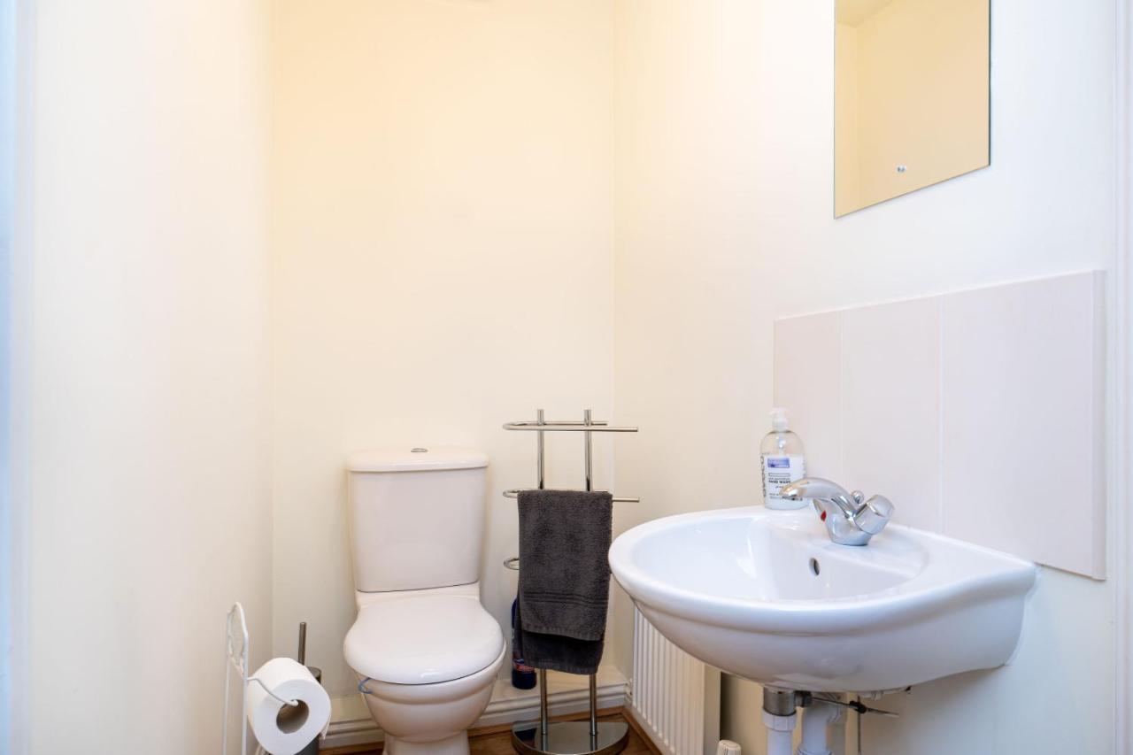 4 Bedroom Townhouse In Stirling Bagian luar foto