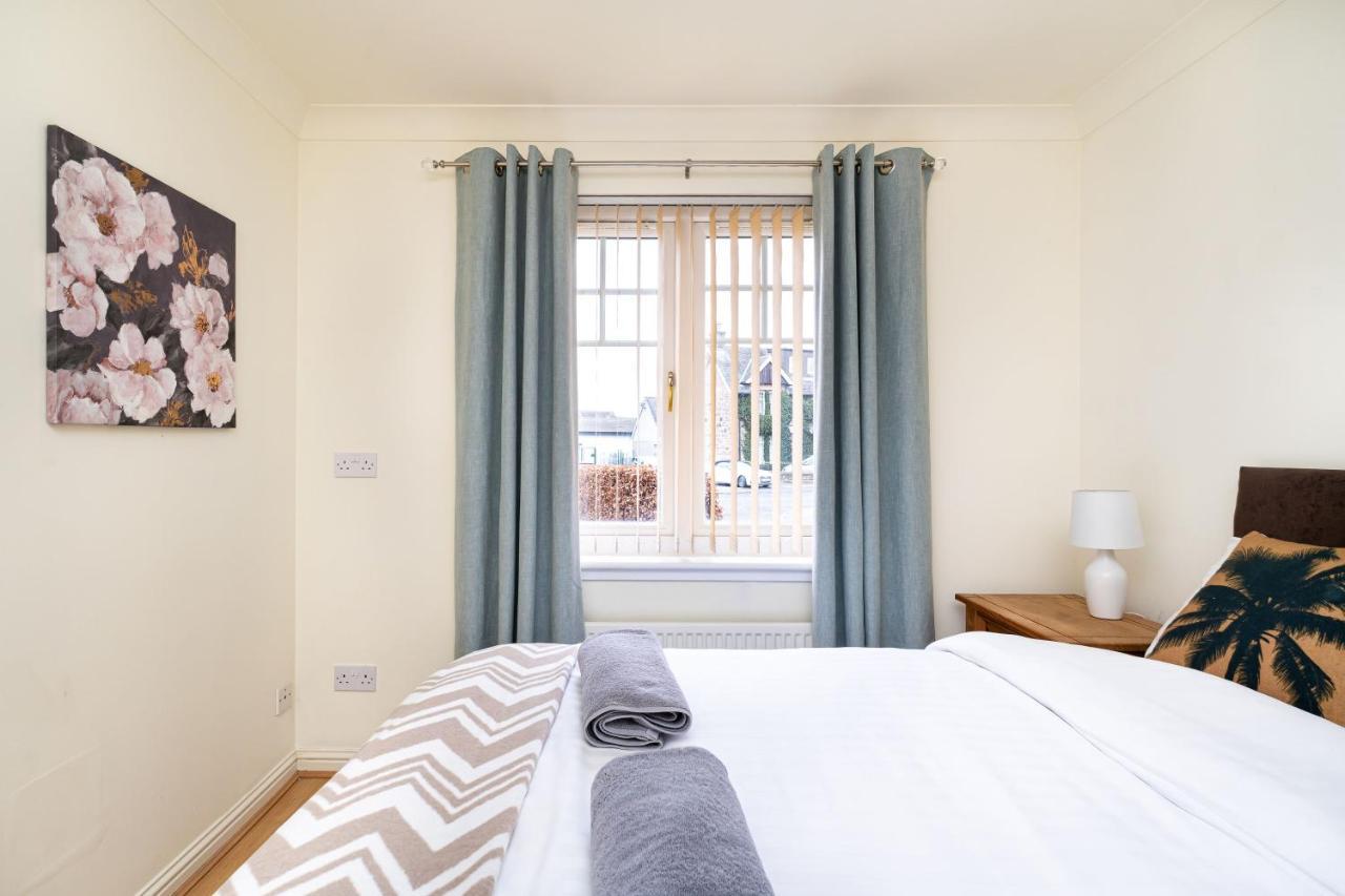 4 Bedroom Townhouse In Stirling Bagian luar foto