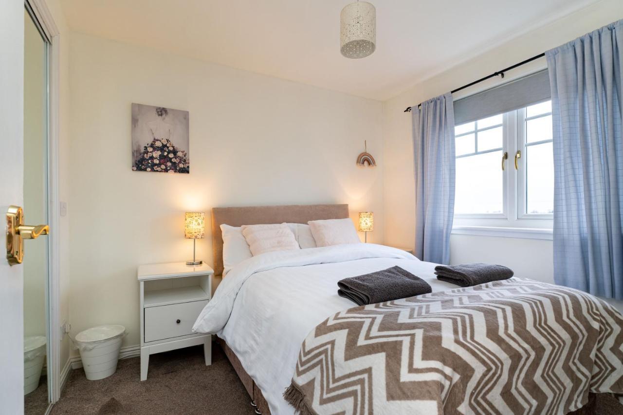 4 Bedroom Townhouse In Stirling Bagian luar foto