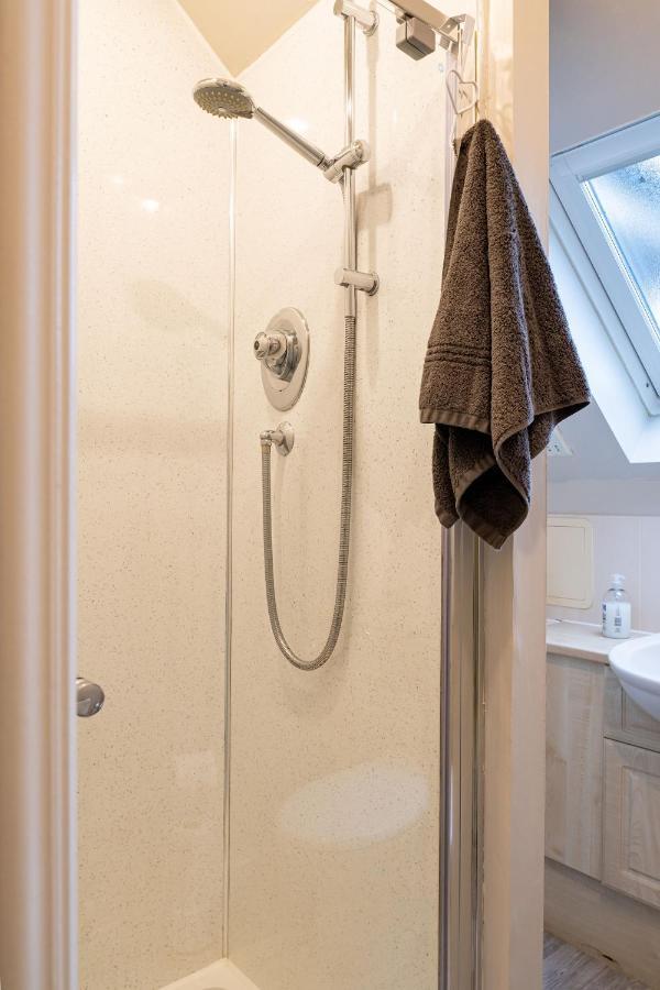 4 Bedroom Townhouse In Stirling Bagian luar foto