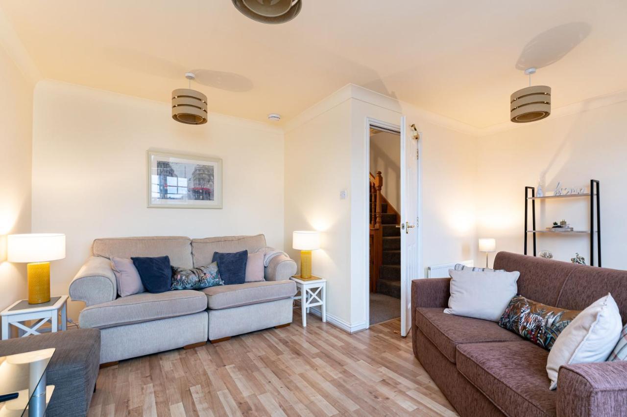 4 Bedroom Townhouse In Stirling Bagian luar foto