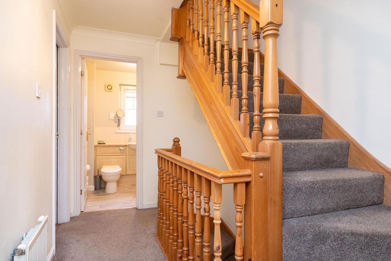 4 Bedroom Townhouse In Stirling Bagian luar foto