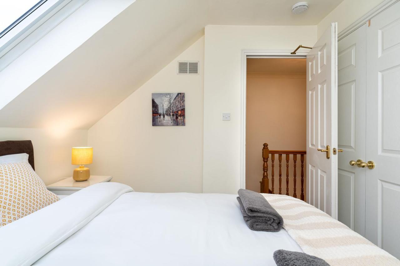 4 Bedroom Townhouse In Stirling Bagian luar foto