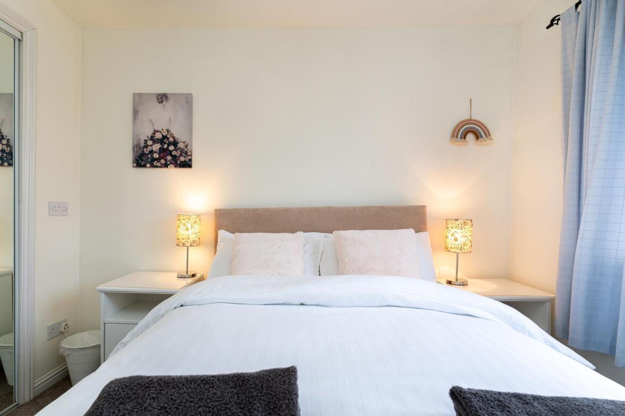 4 Bedroom Townhouse In Stirling Bagian luar foto
