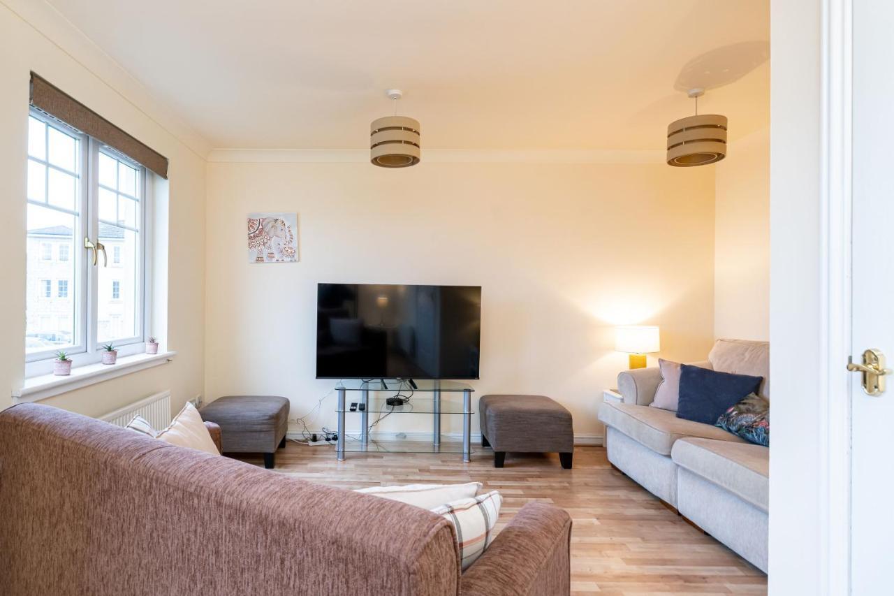 4 Bedroom Townhouse In Stirling Bagian luar foto