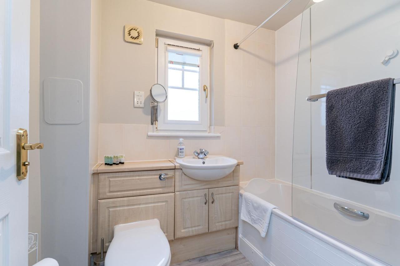 4 Bedroom Townhouse In Stirling Bagian luar foto