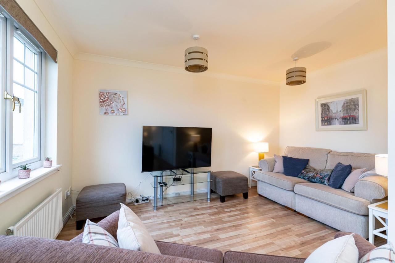 4 Bedroom Townhouse In Stirling Bagian luar foto